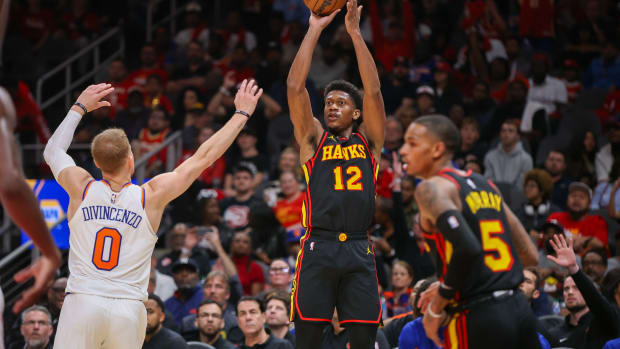 De'Andre Hunter shooting a three-pointer against the New York Knicks